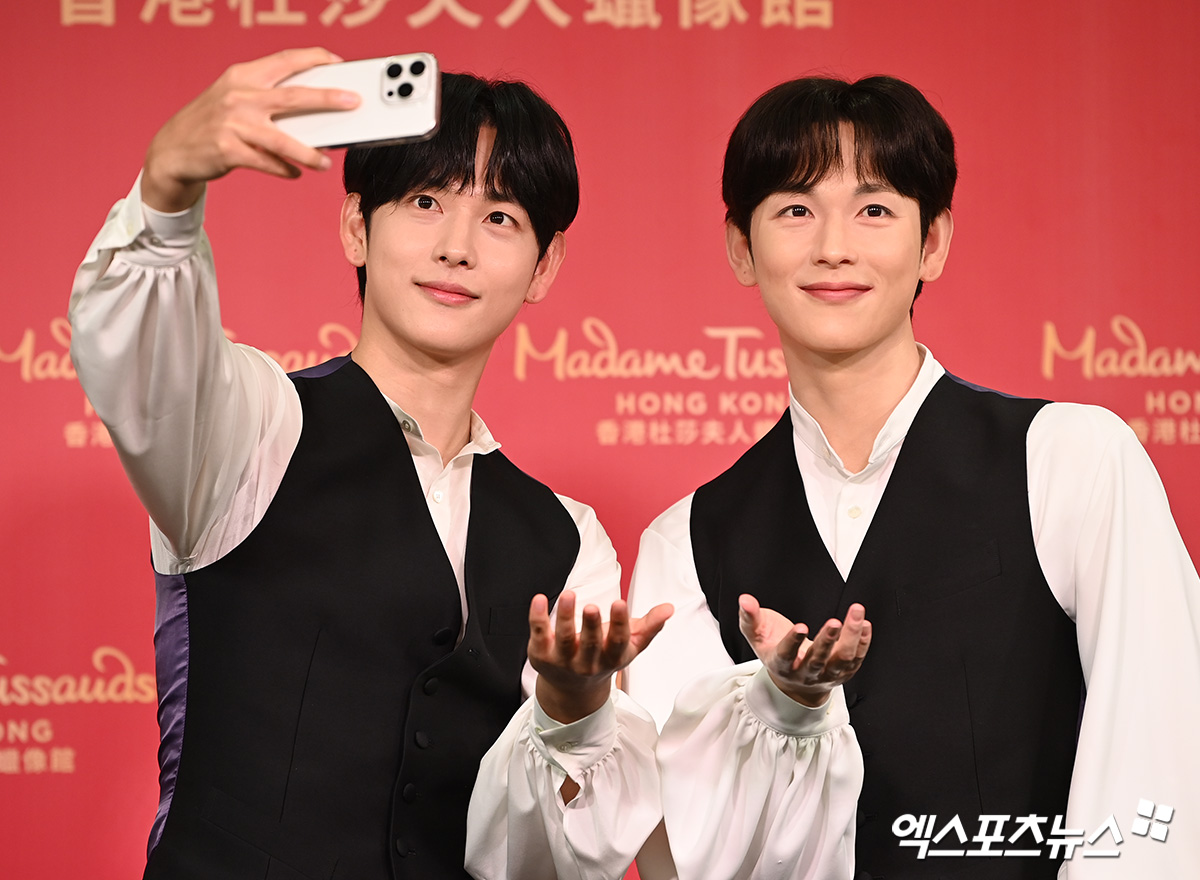 Im Siwan Poses With His Madame Tussauds Wax Figure At Reveal Ceremony