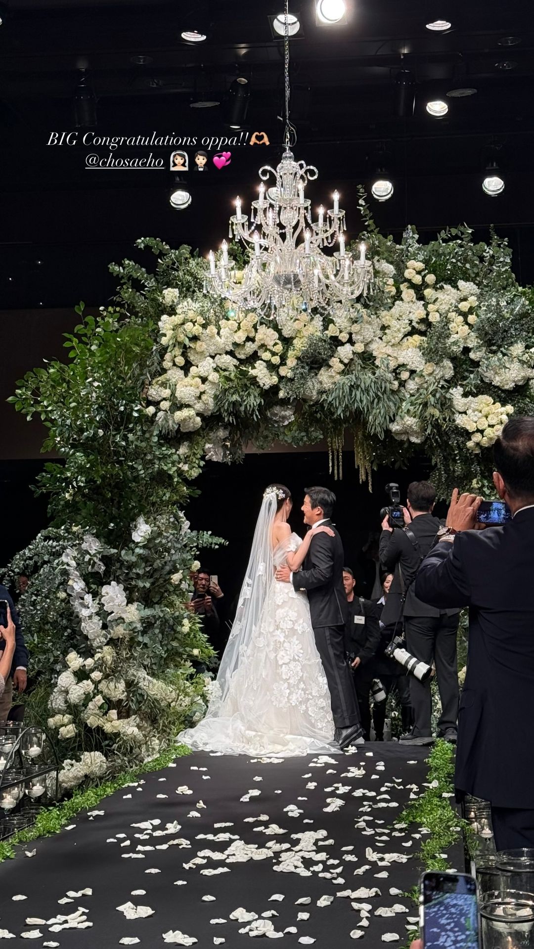 Cho Sae Ho Gets Married With Blessings From Friends And Acquaintances At Star-Studded Wedding