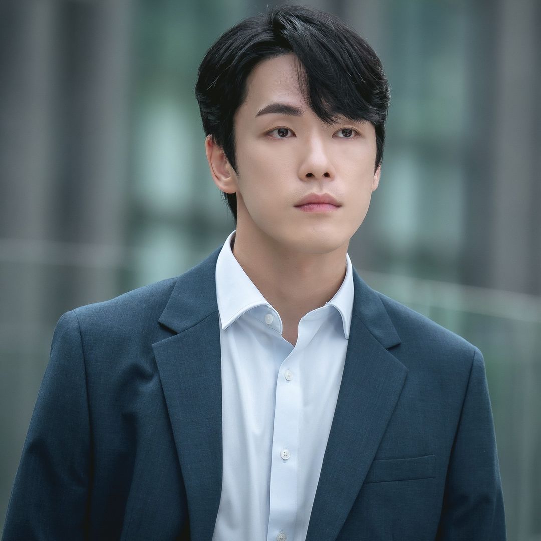 3 Reasons To Anticipate The Complicated Relationships In Kim Jung Hyun’s Family In “Iron Family”