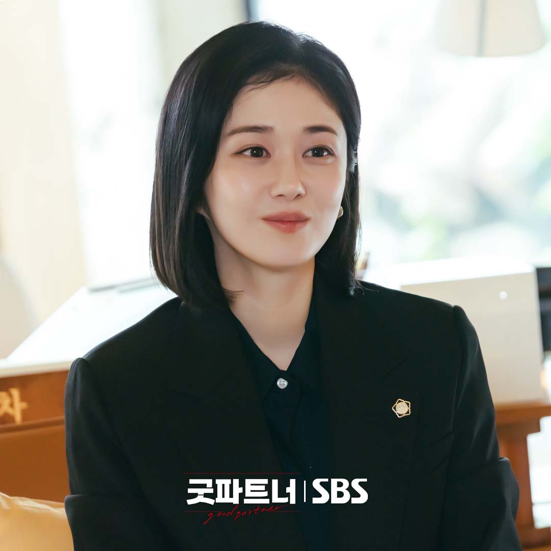 Jang Nara And Nam Ji Hyun Unexpectedly Reunite With A Past Client In 