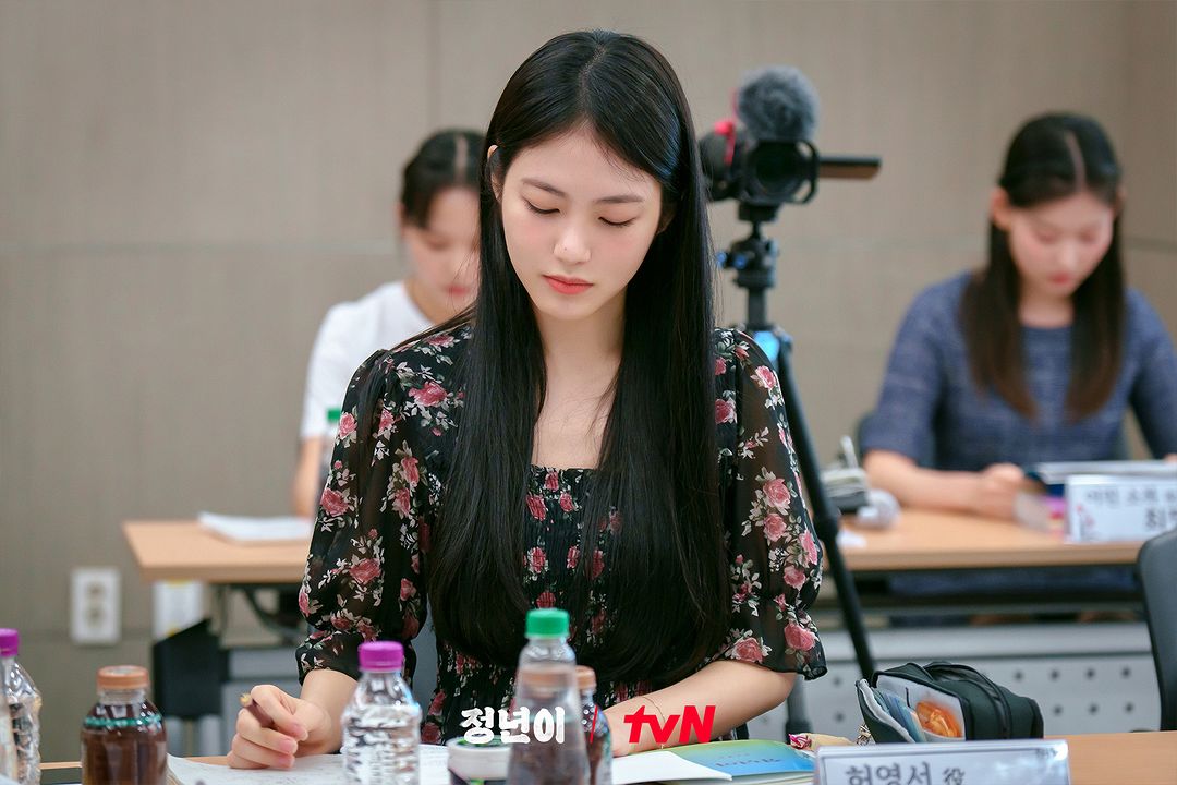 Watch: Kim Tae Ri, Shin Ye Eun, Ra Mi Ran, Jung Eun Chae, And More Impress At Script Reading For “Jeongnyeon: The Star Is Born”