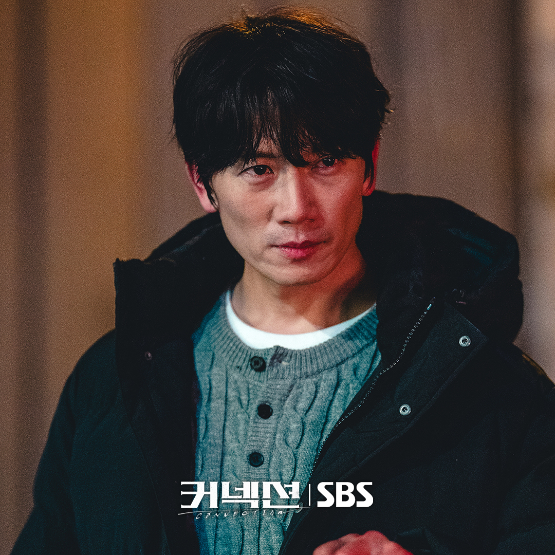 Ji Sung Gets Into A Heated Standoff With A Senior Inspector In 