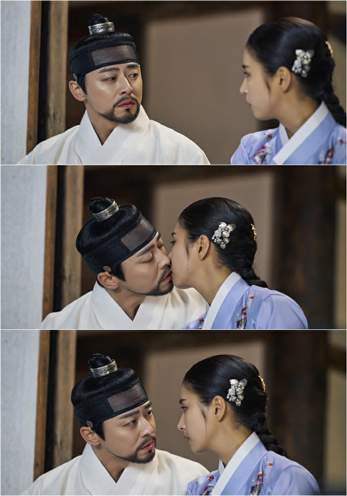 Shin Se Kyung Finally Kisses Jo Jung Suk While Dressed As A Woman In “Captivating The King”