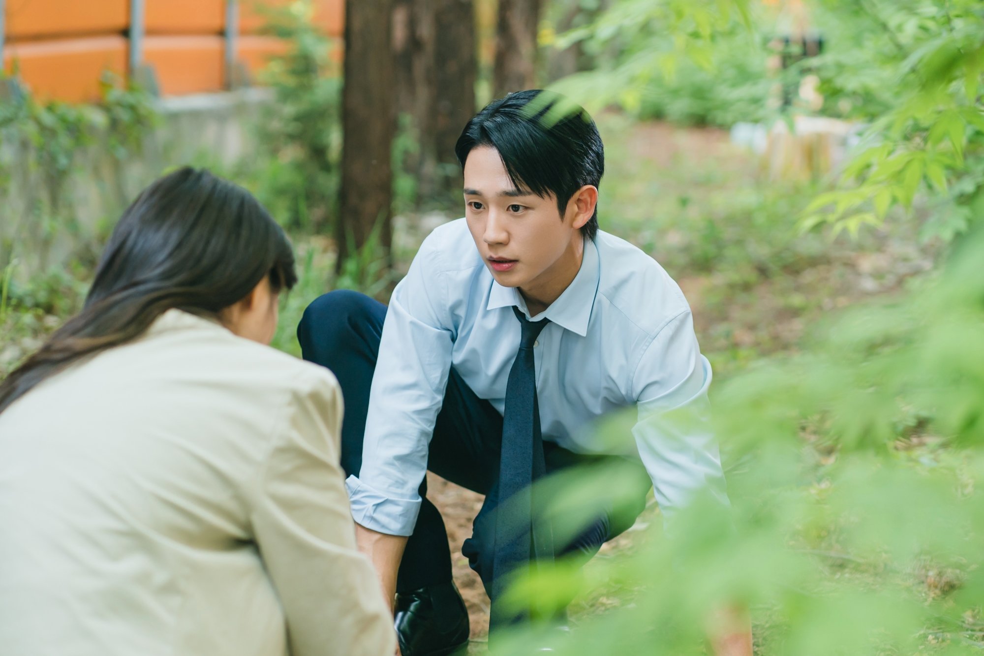 Jung Hae In And Jung So Min Go Back To Their High School Swimming Pool In 