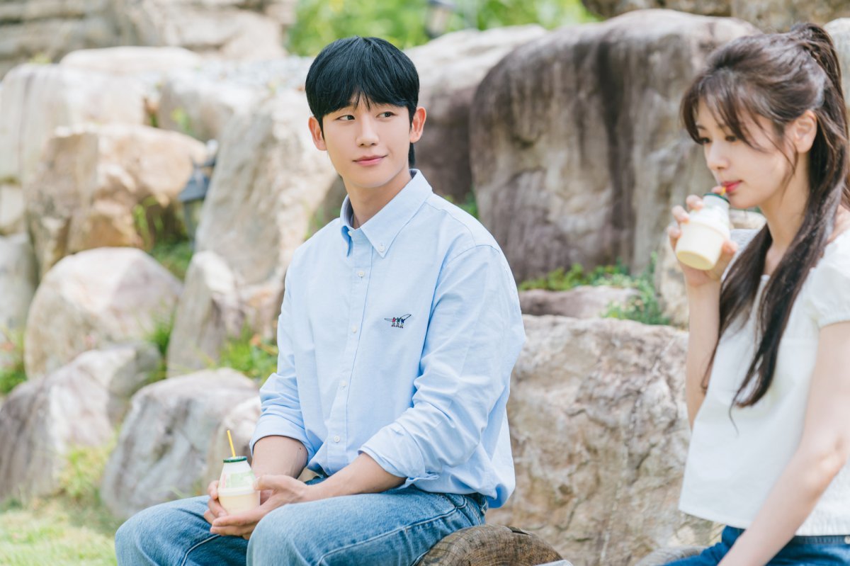 Jung So Min Gets Shy On Her First Date With Jung Hae In On 