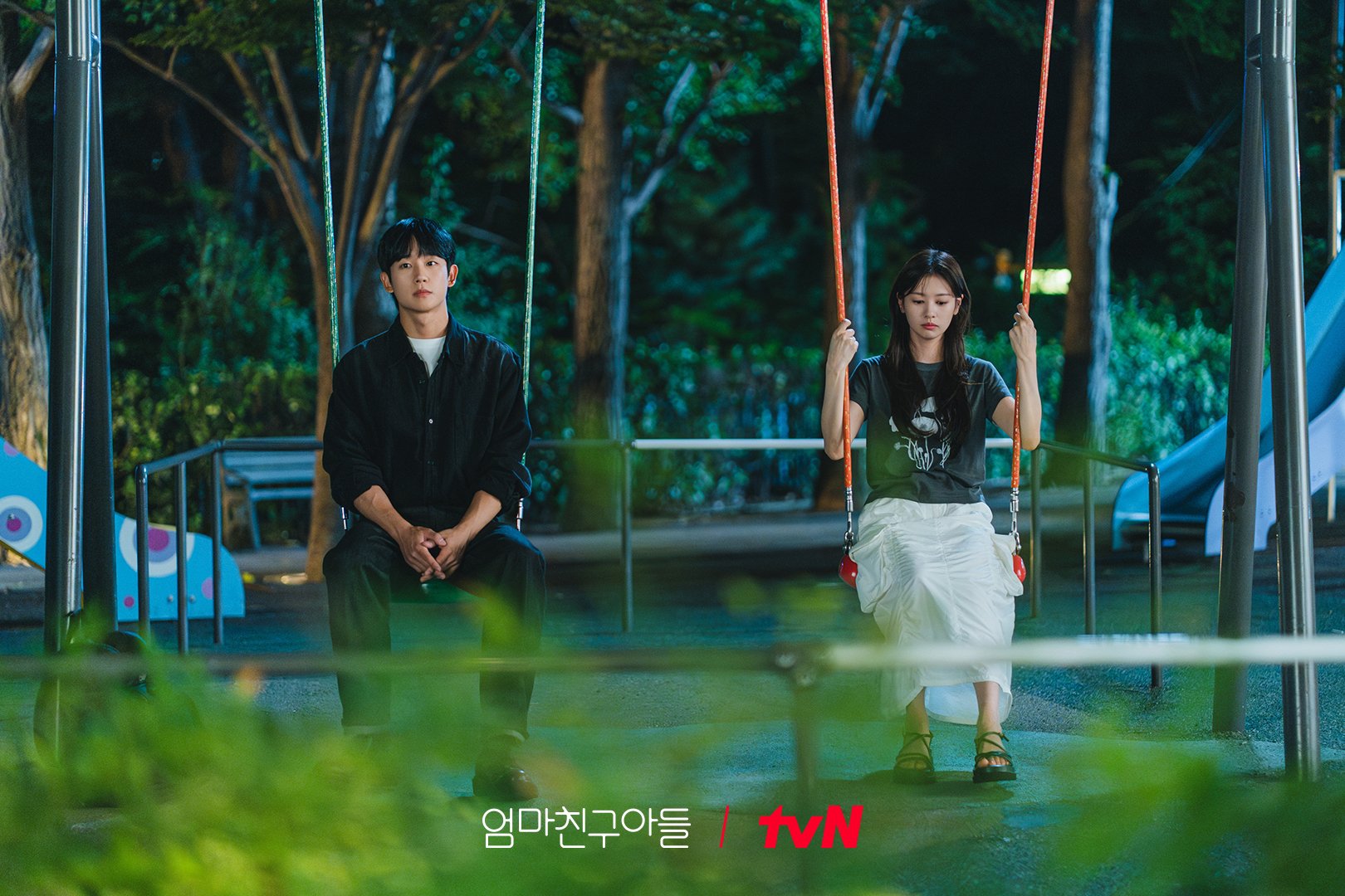 Jung Hae In And Jung So Min Avoid Each Other's Gaze In 