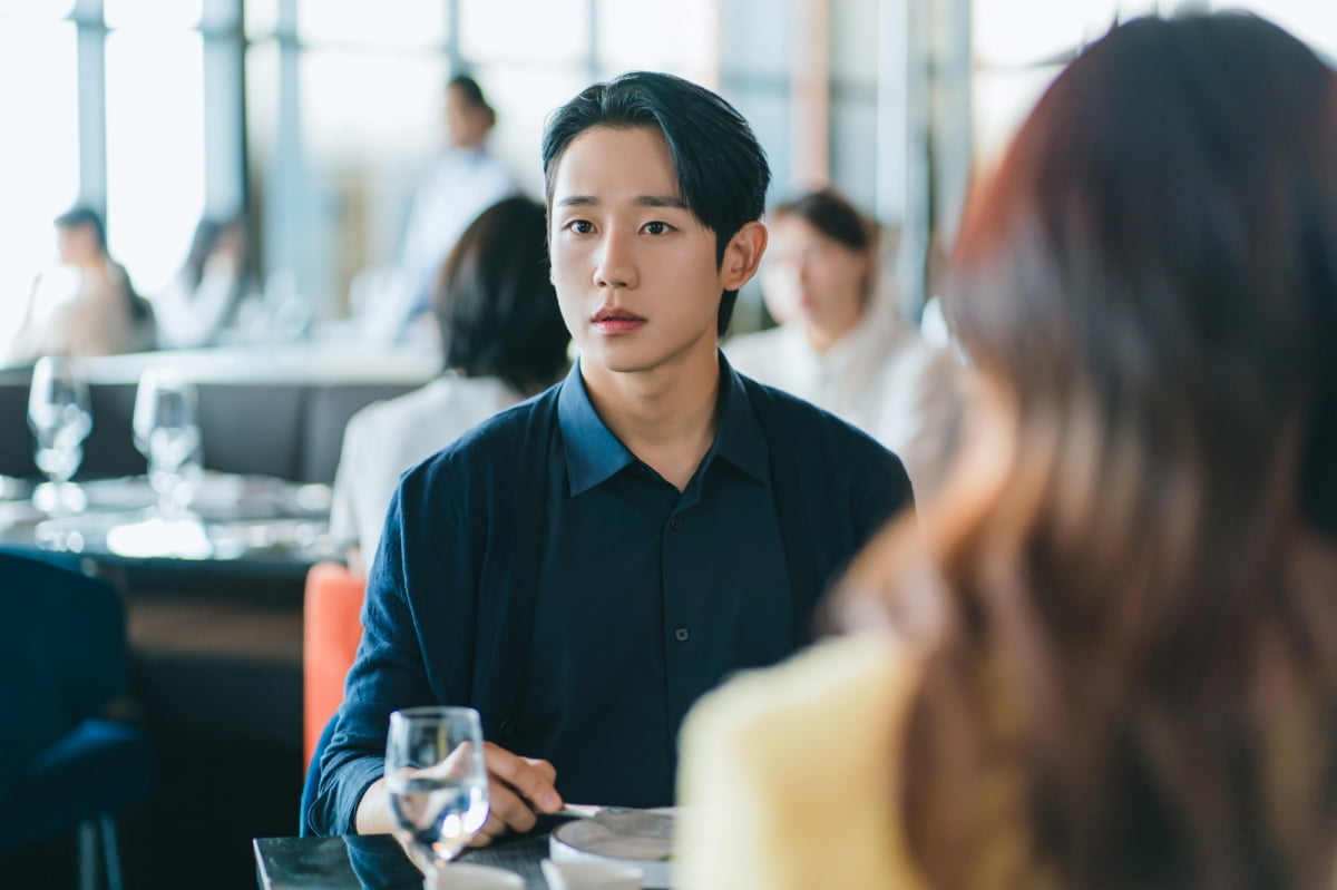 Jung Hae In And Jung So Min Awkwardly Run Into Each Other With Their Exes On 