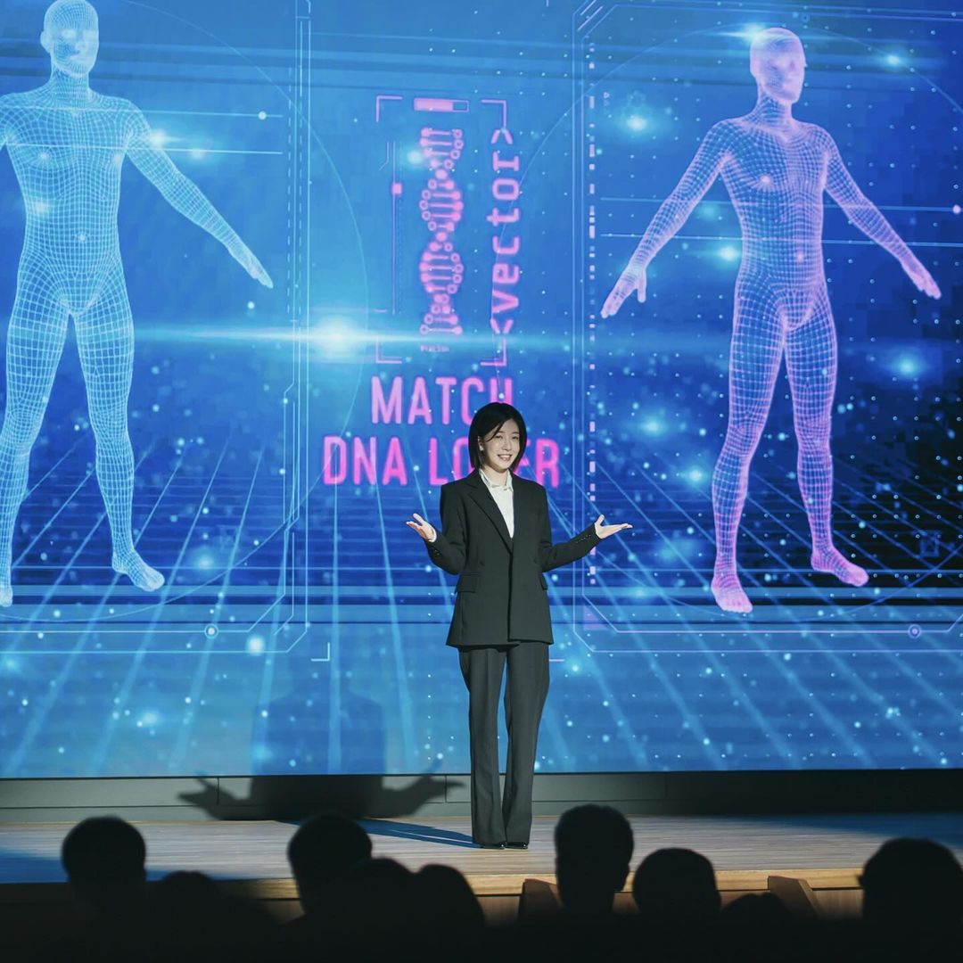 Jung In Sun Commands The Stage As She Gives Lecture About DNA In New Rom-Com 