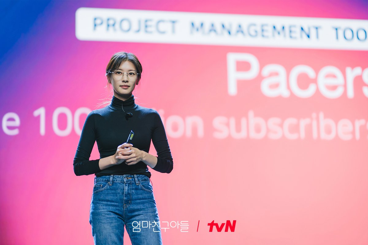 Jung So Min Gives A Killer Presentation In Outfit That Is Reminiscent Of Steve Jobs In New Drama 