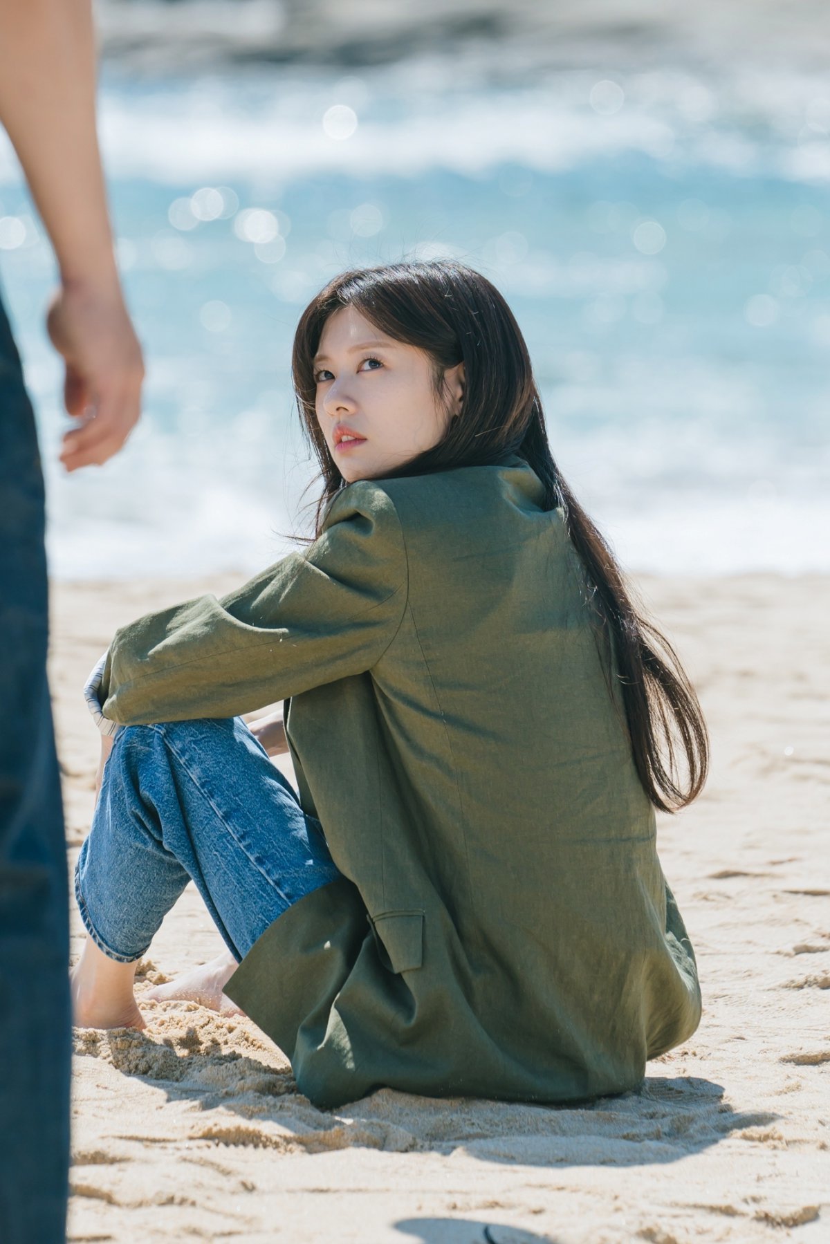 Jung So Min Bursts Into Tears After Jung Hae In Follows Her To The Seaside In 