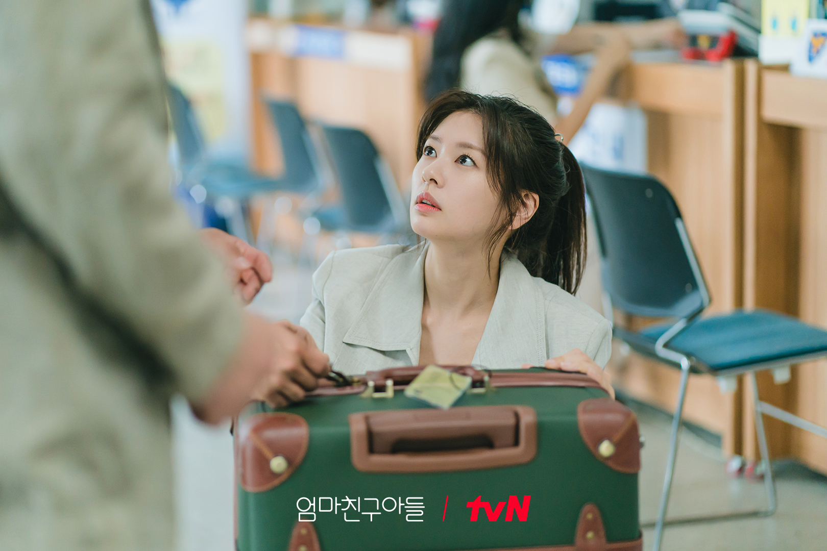 Jung Hae In And Jung So Min Find His Mother's Suitcase At The Police Station In 