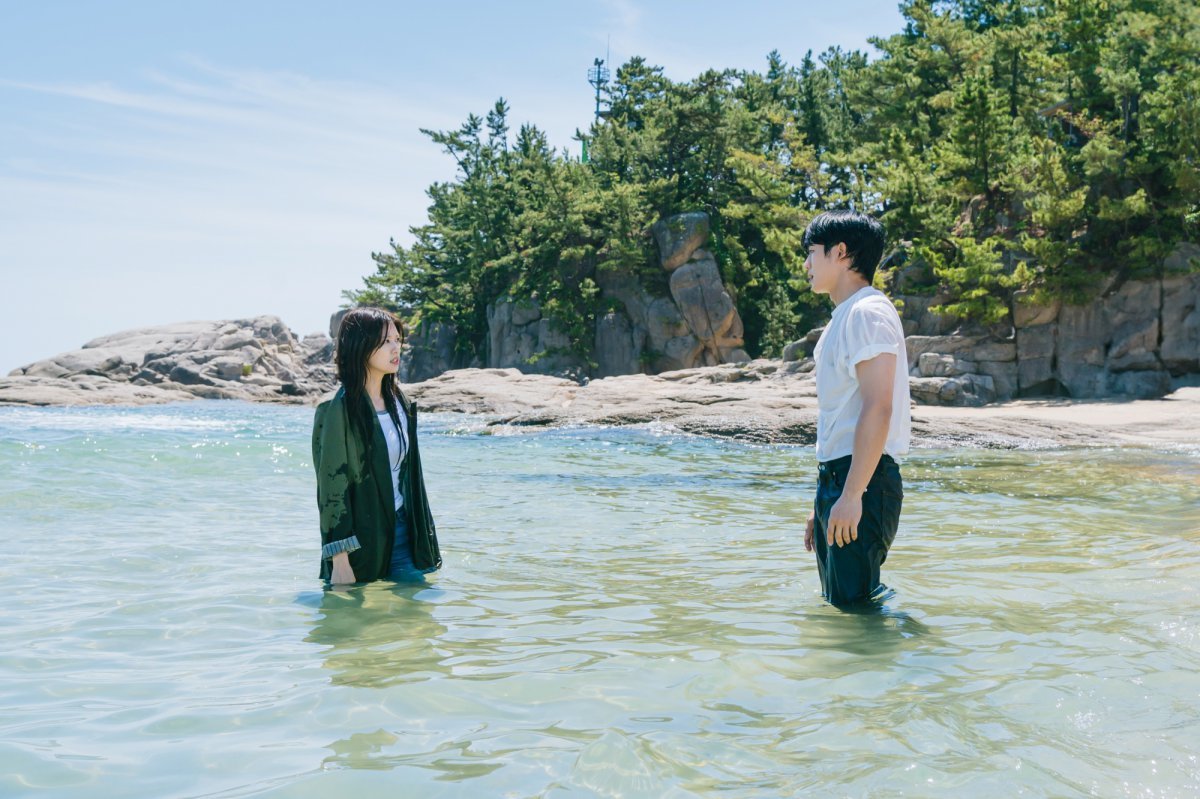 Jung So Min Bursts Into Tears After Jung Hae In Follows Her To The Seaside In 