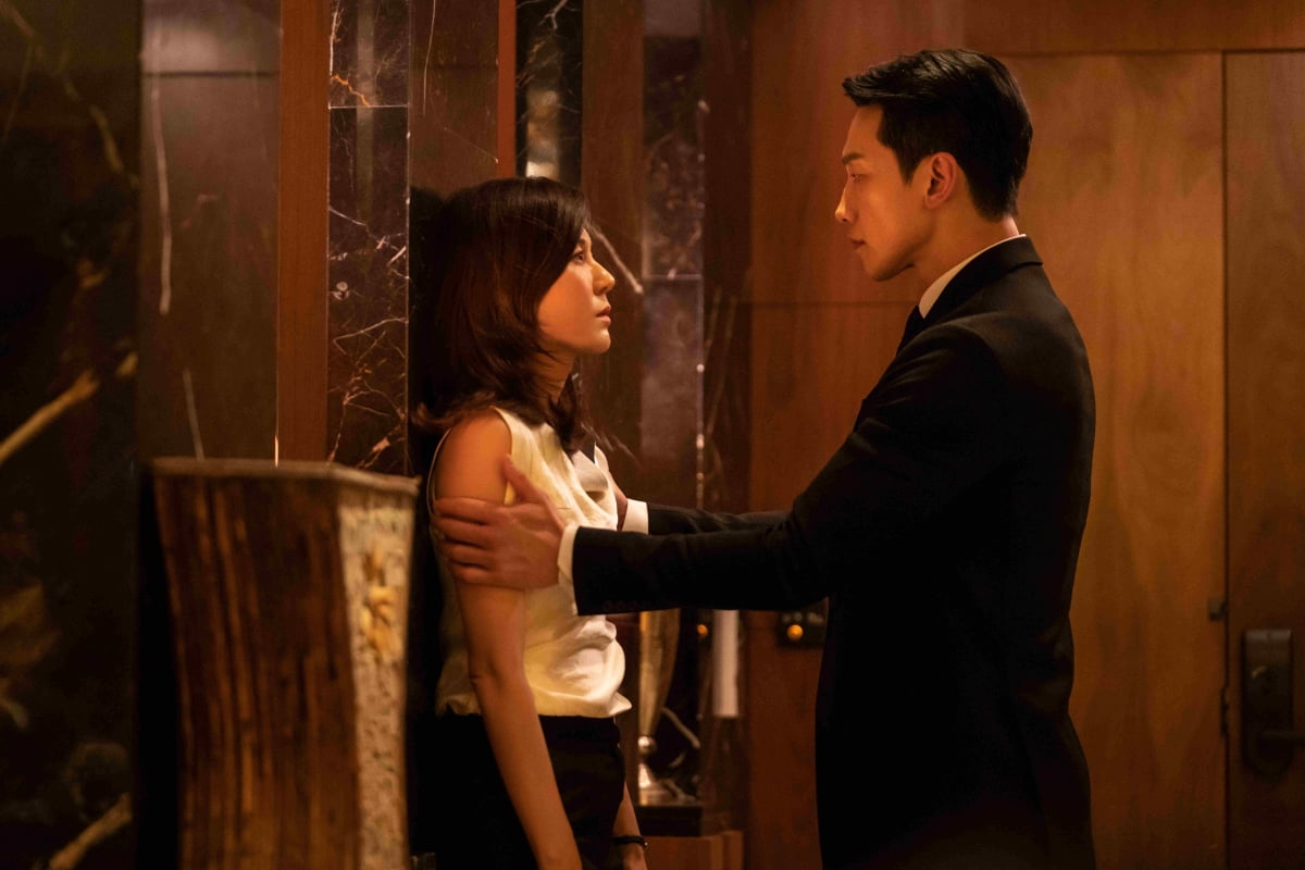 Rain And Kim Ha Neul Are Dangerously Drawn To Each Other In Upcoming Drama 