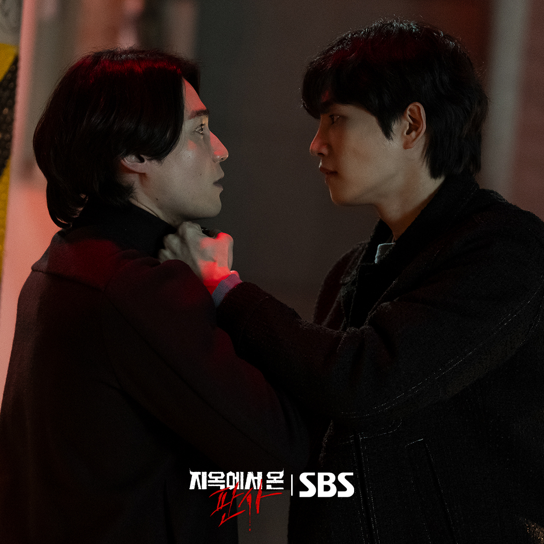 Detective Kim Jae Young Exudes Authority As He Captures A Suspect In 