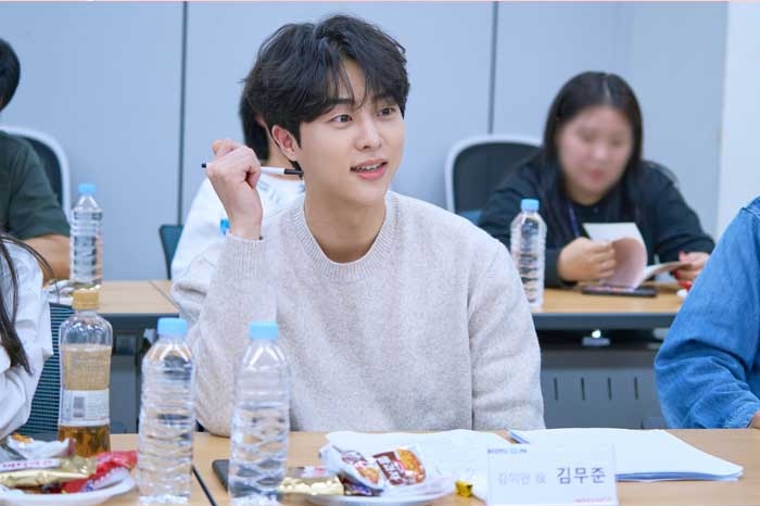 Watch: Jun So Min, Choi Daniel, Gong Min Jung, And More Impress At Script Reading For New Rom-Com Drama