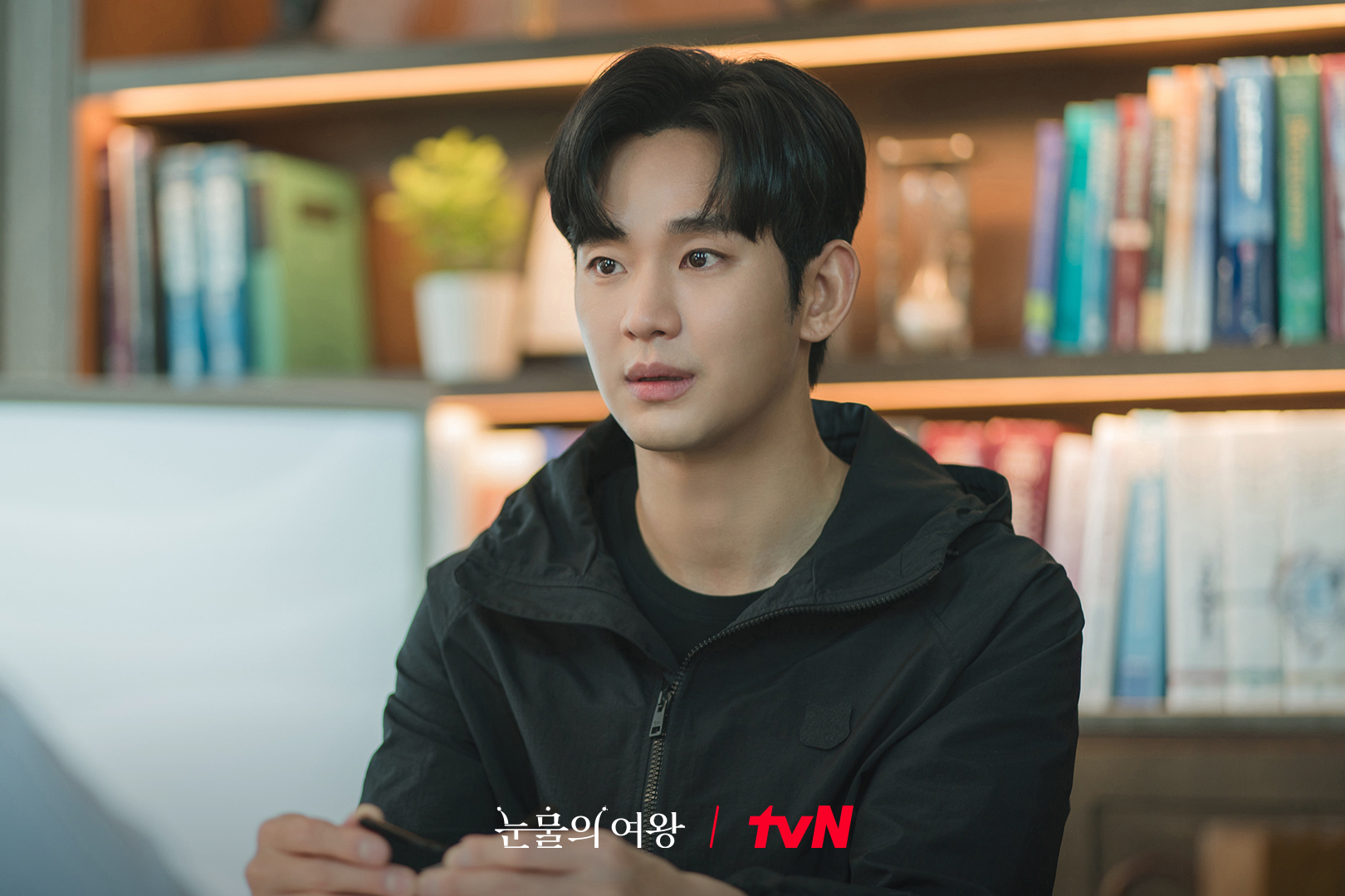 Kim Soo Hyun Is A Chaebol Son-In-Law Who Goes To Oh Jung Se For Therapy In “Queen Of Tears”