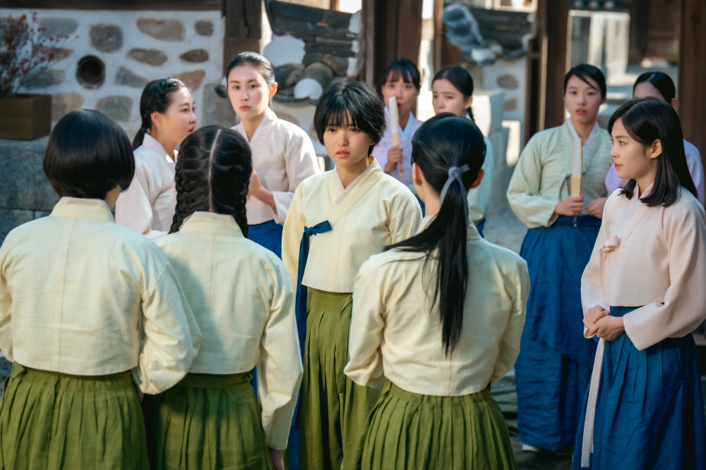 Kim Tae Ri Dedicates Herself To Become A Top Traditional Theater Actor In New Drama 