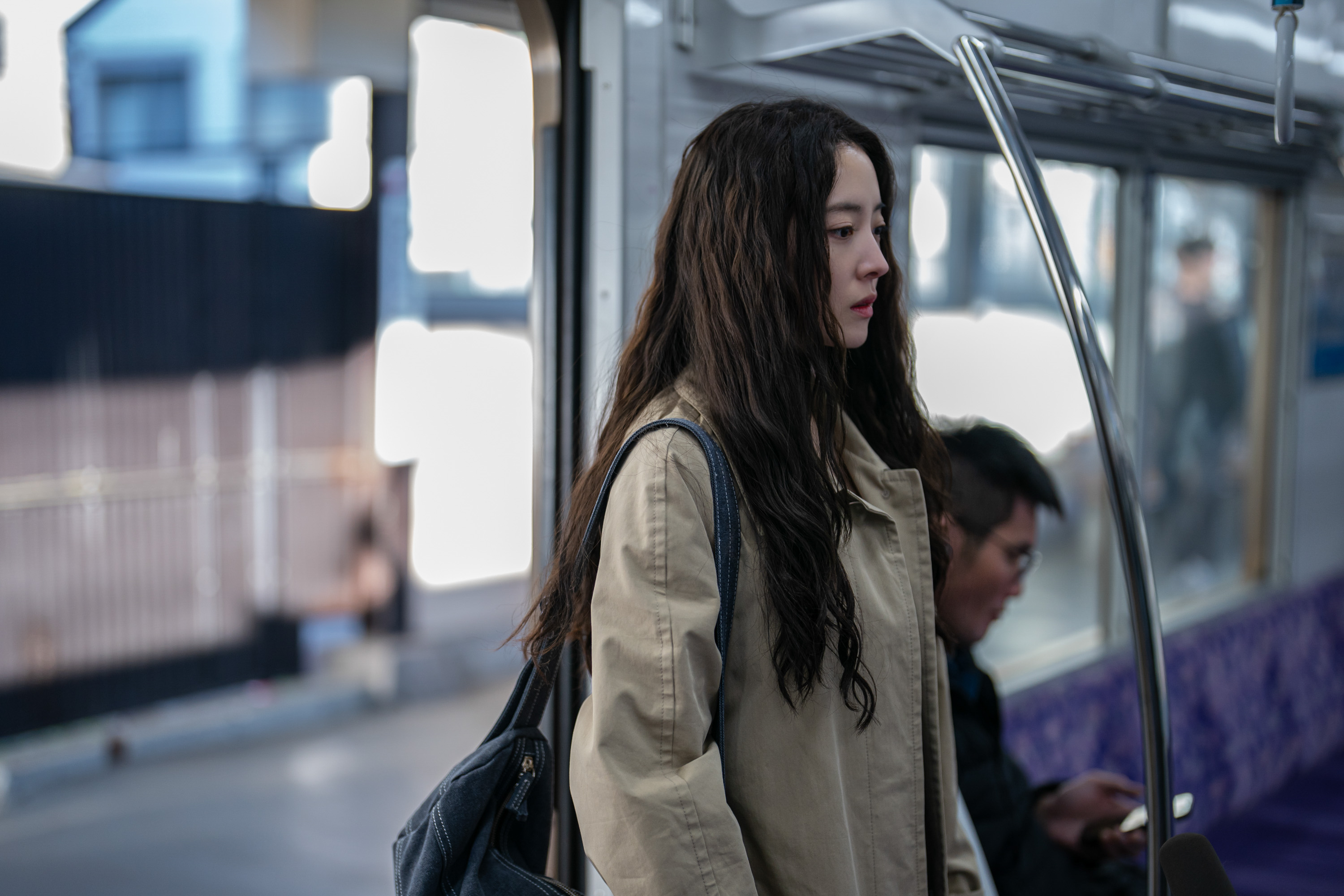 Lee Se Young Turns Her Back On Sakaguchi Kentaro In 