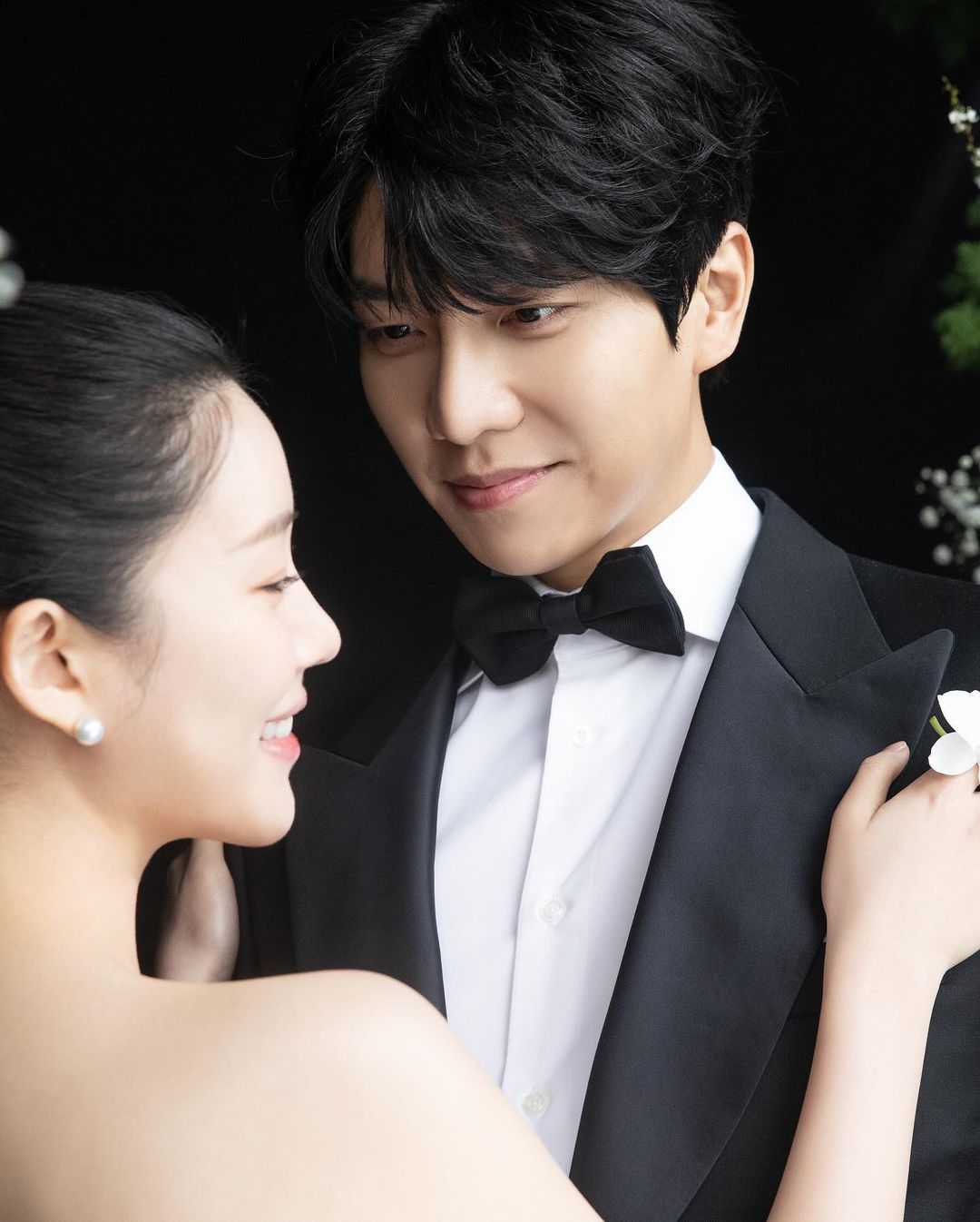 Lee Da In And Lee Seung Gi Celebrate 1st Wedding Anniversary With Beautiful Photos