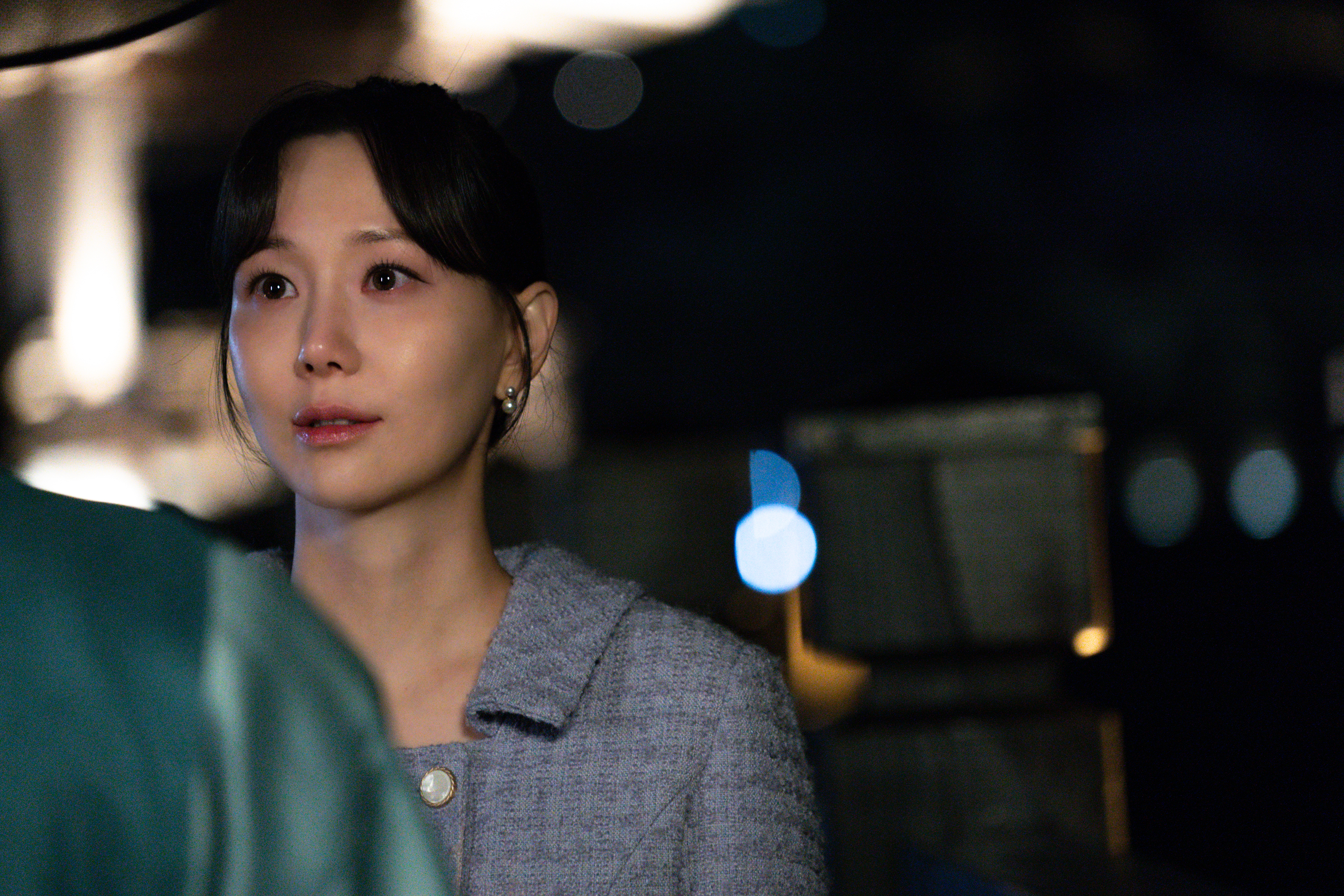 Lee Yoo Young Tears Up As She Gazes At Kim Myung Soo In 