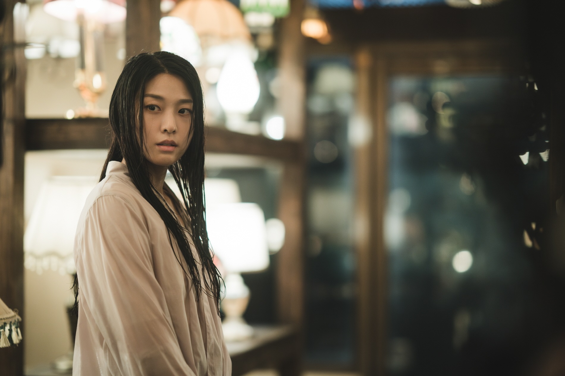 Seolhyun Transforms Into A Mysterious Woman Who Visits The 