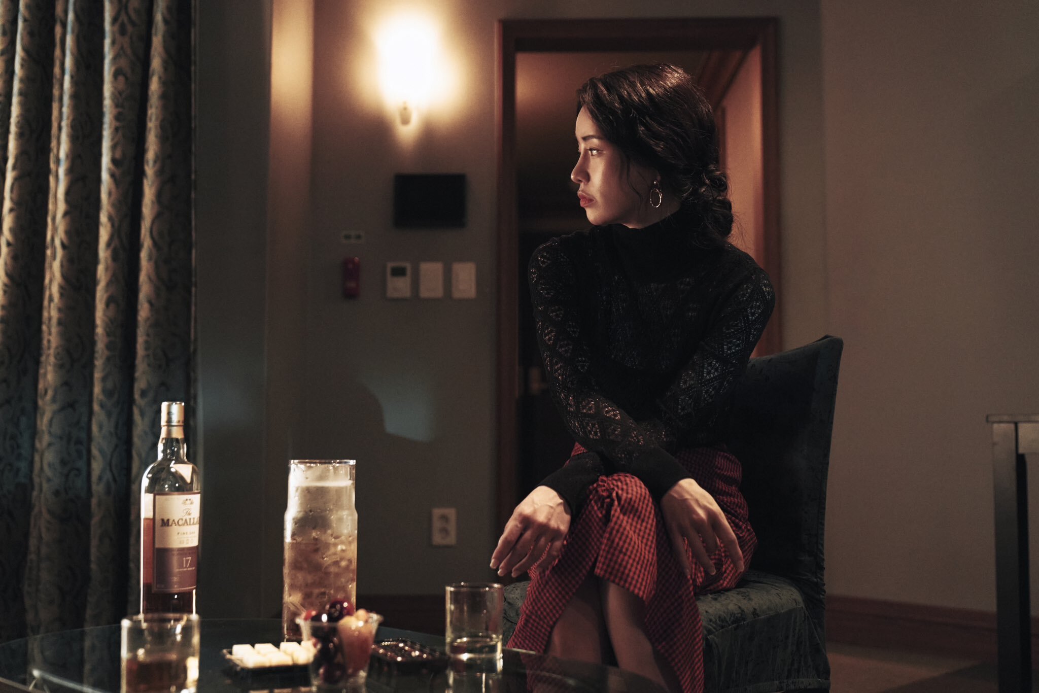 Lim Ji Yeon Is A Mysterious Figure Lingering Around Jeon Do Yeon In Upcoming Film 