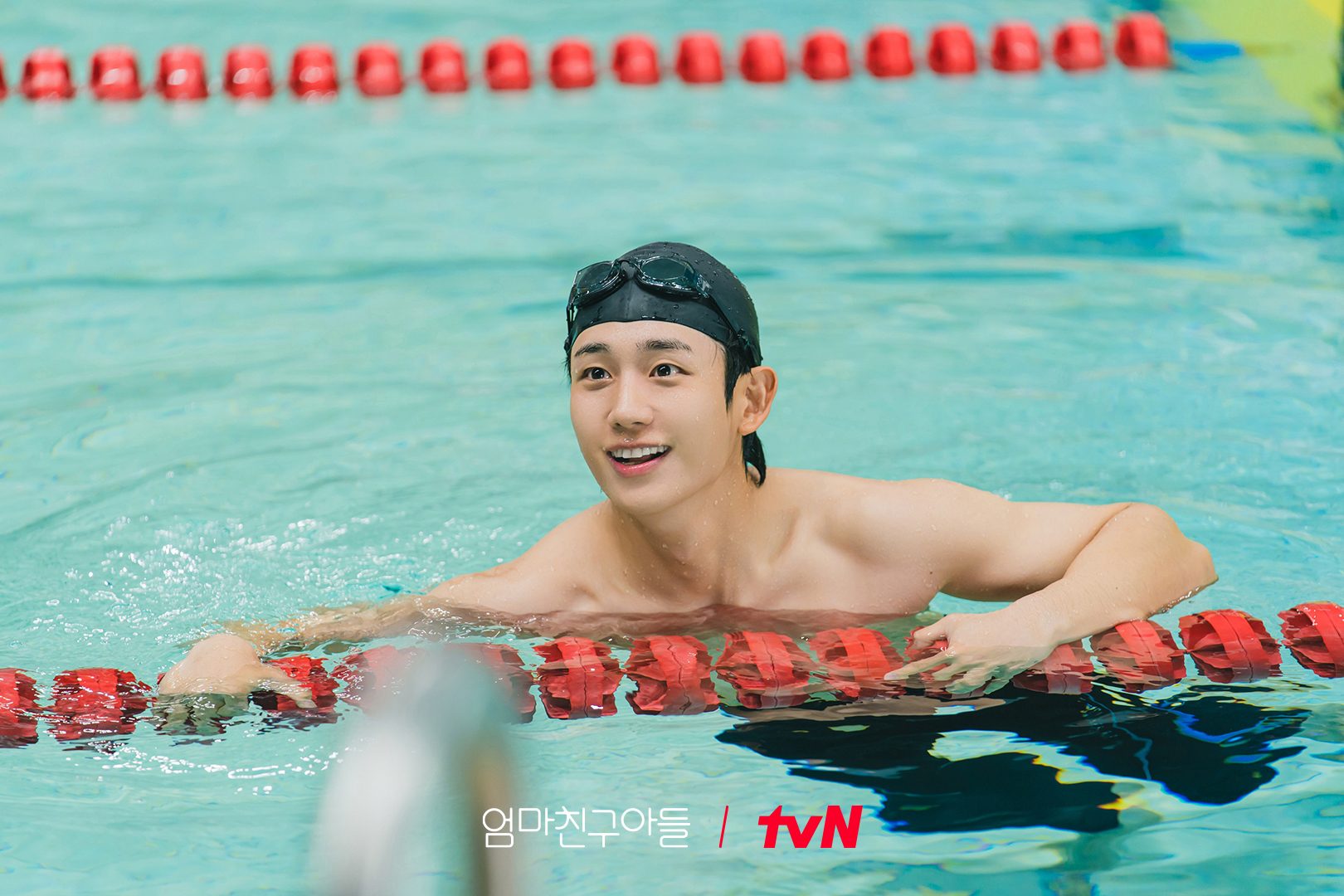 Jung Hae In Transforms From National Swimmer To Successful Architect In Upcoming Drama 