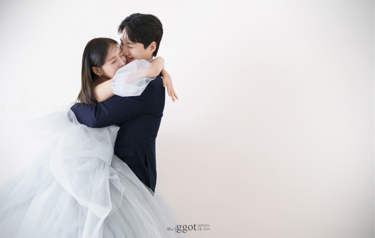 Comedian Kim Ki Lee And Actress Moon Ji In Share Beautiful Wedding Photos