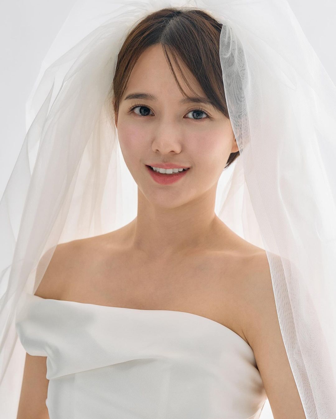 Nam Bo Ra Shares Stunning Wedding Photos