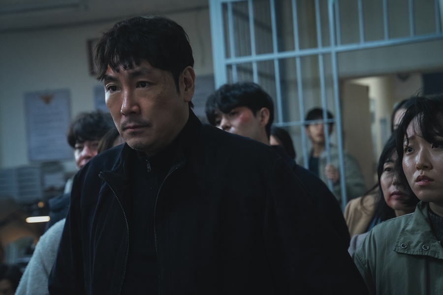 Jo Jin Woong, Kim Moo Yeol, Lee Kwang Soo, And More Enter High-Stakes Bounty Hunt In 