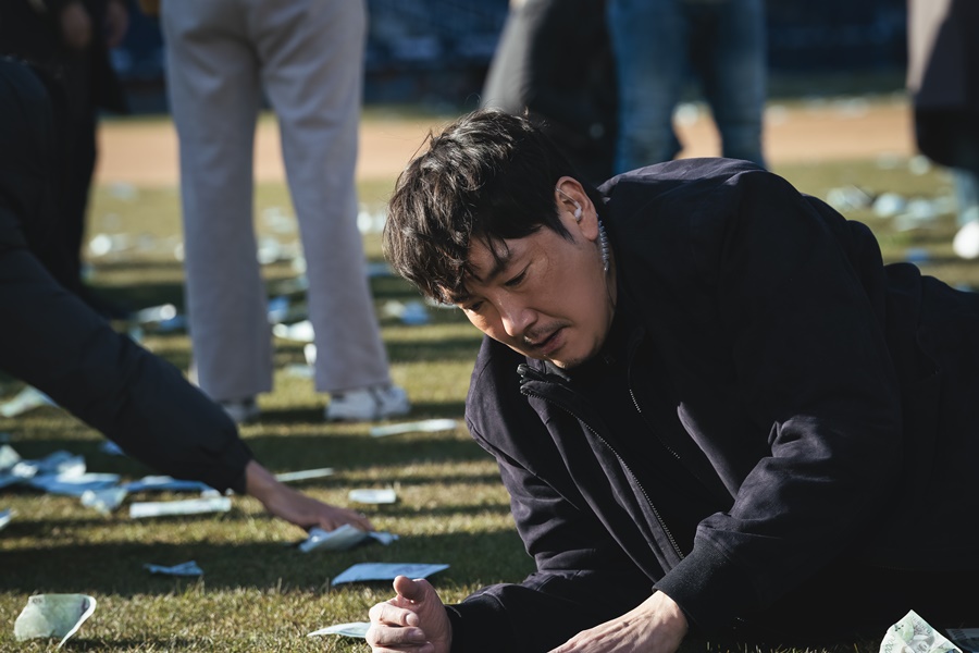 Jo Jin Woong, Kim Moo Yeol, Lee Kwang Soo, And More Enter High-Stakes Bounty Hunt In 