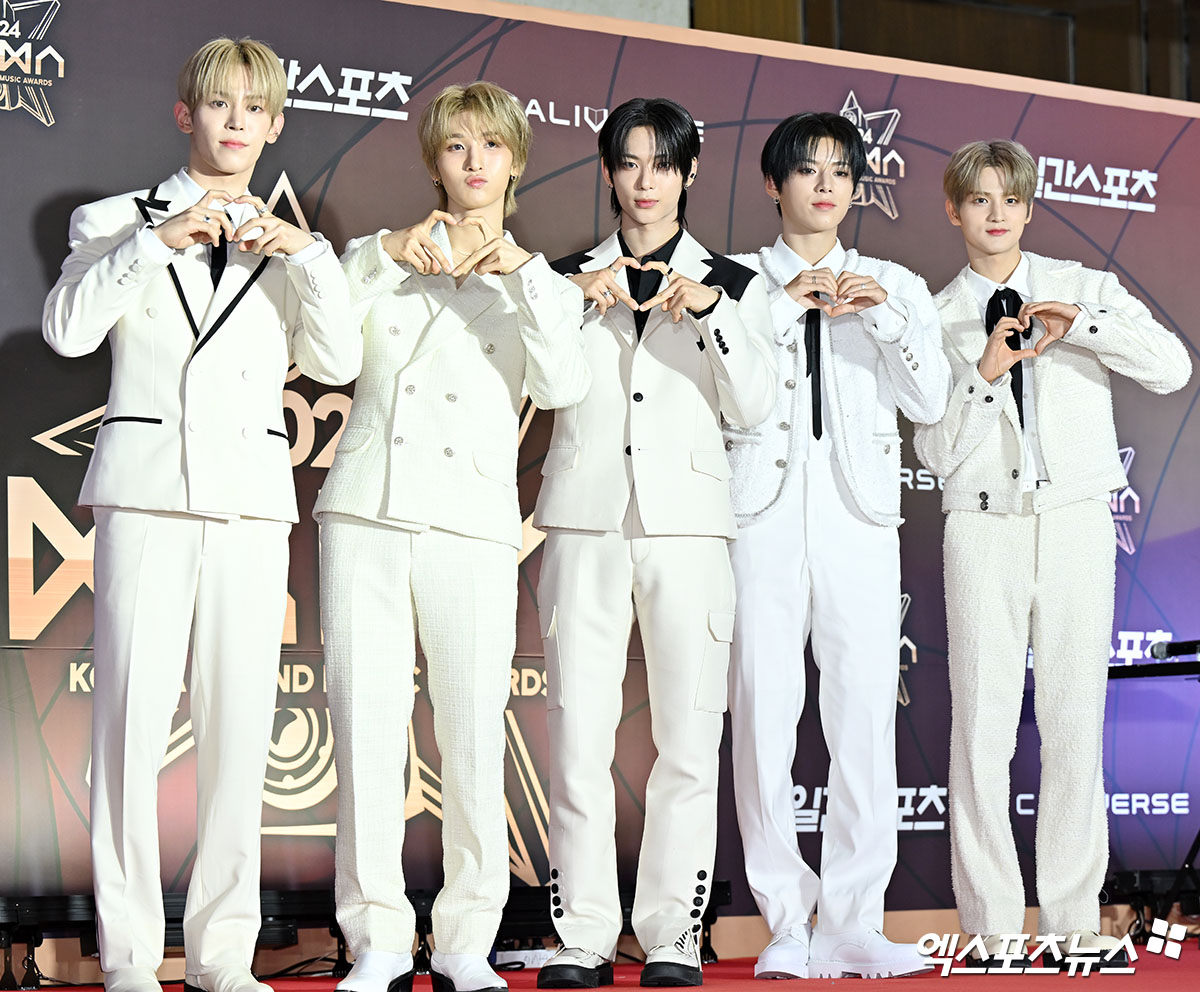 Stars Shine On The Red Carpet For Day 2 Of 1st Korea Grand Music Awards (KGMA)