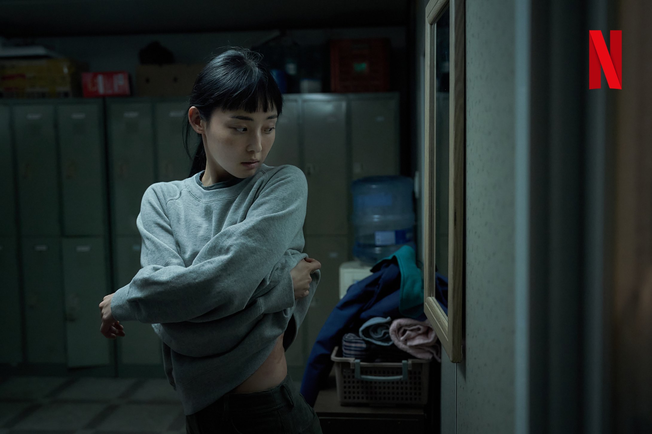 Jeon So Nee, Goo Kyo Hwan, Lee Jung Hyun, and More Are Entangled With Mysterious Parasites In “Parasyte: The Grey”