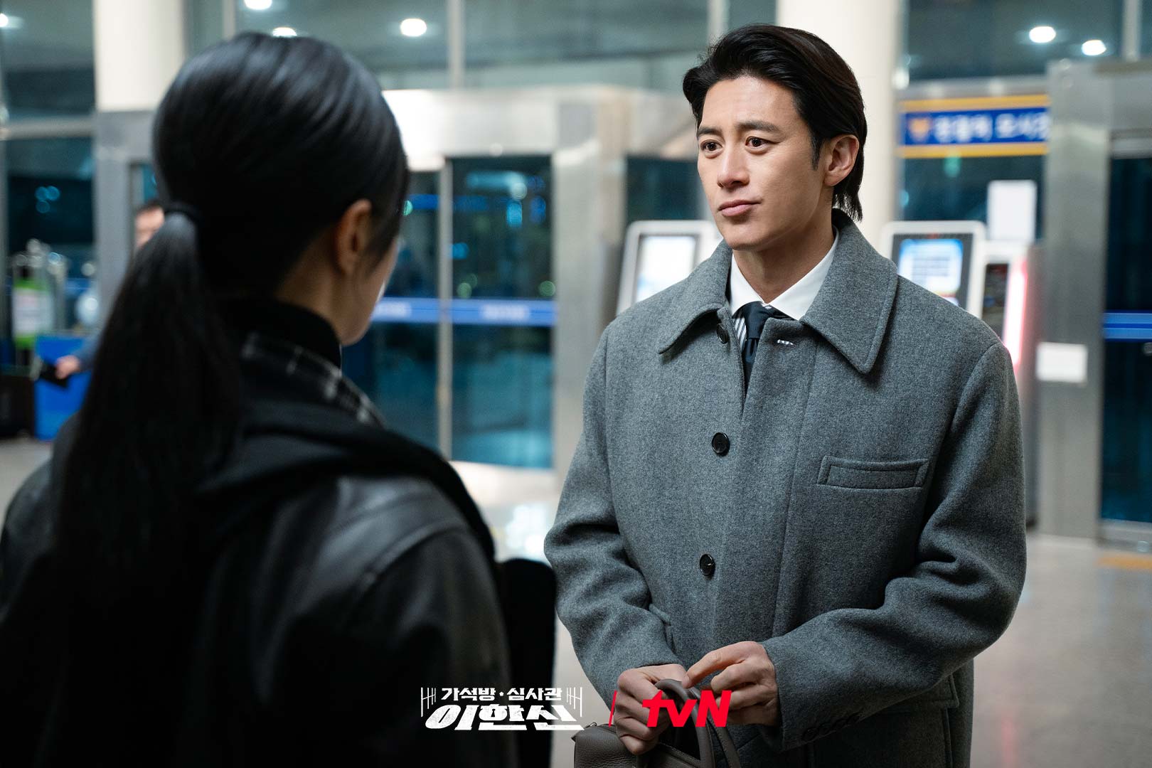 Go Soo And Girls’ Generation’s Yuri Have A Tense First Meeting In “Parole Examiner Lee”