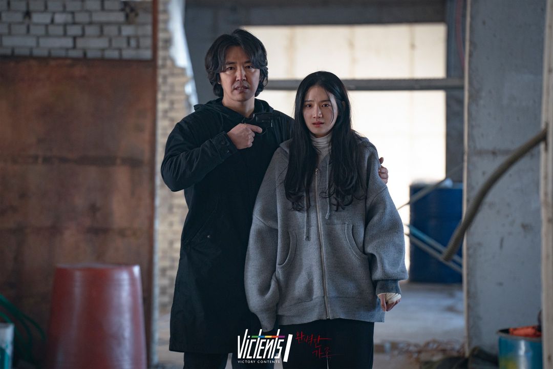 Kim Byung Chul Risks His Life To Save Daughter Park Ju Hyun In “Perfect Family”