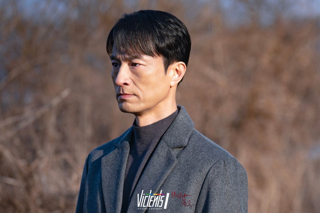 Kim Byung Chul Risks His Life To Save Daughter Park Ju Hyun In “Perfect Family”