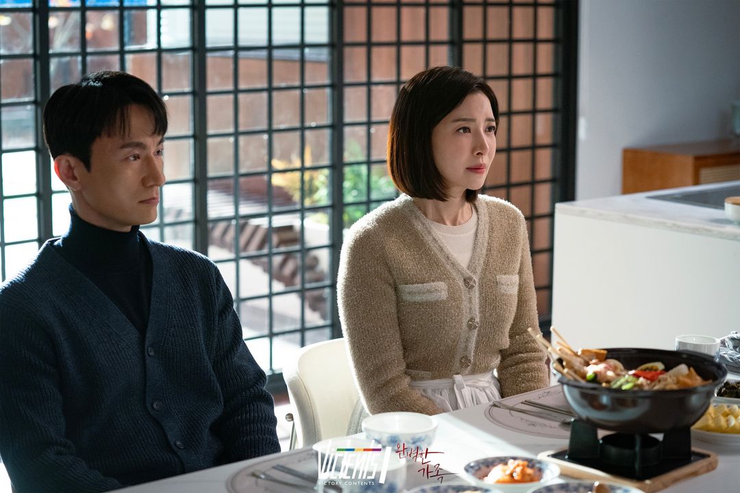 Kim Byung Chul And Yoon Se Ah Have A Seemingly “Perfect Family” In Upcoming Mystery Drama