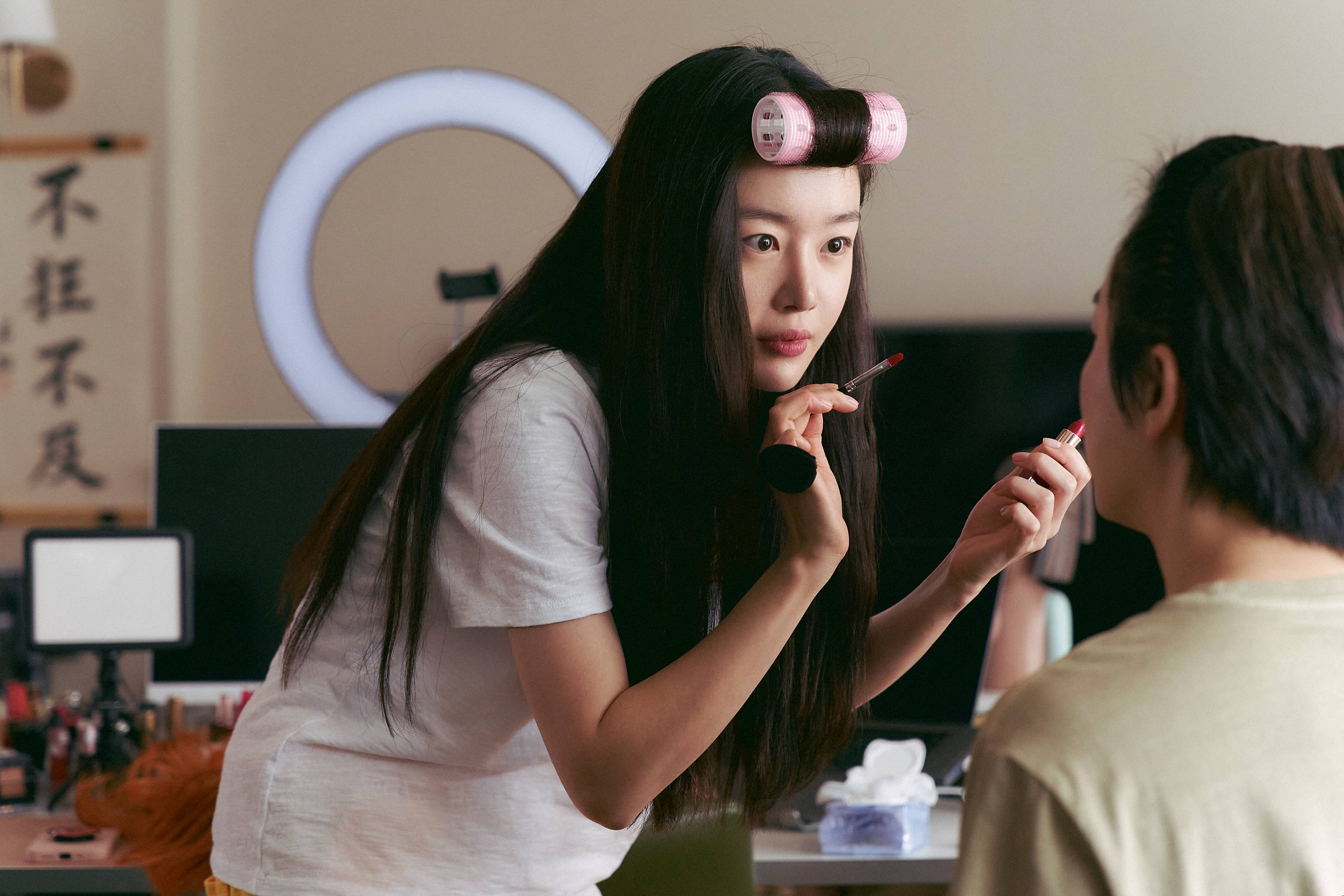 Beauty YouTuber Han Sun Hwa Does A Makeover For Her Brother Jo Jung Suk In Upcoming Film 