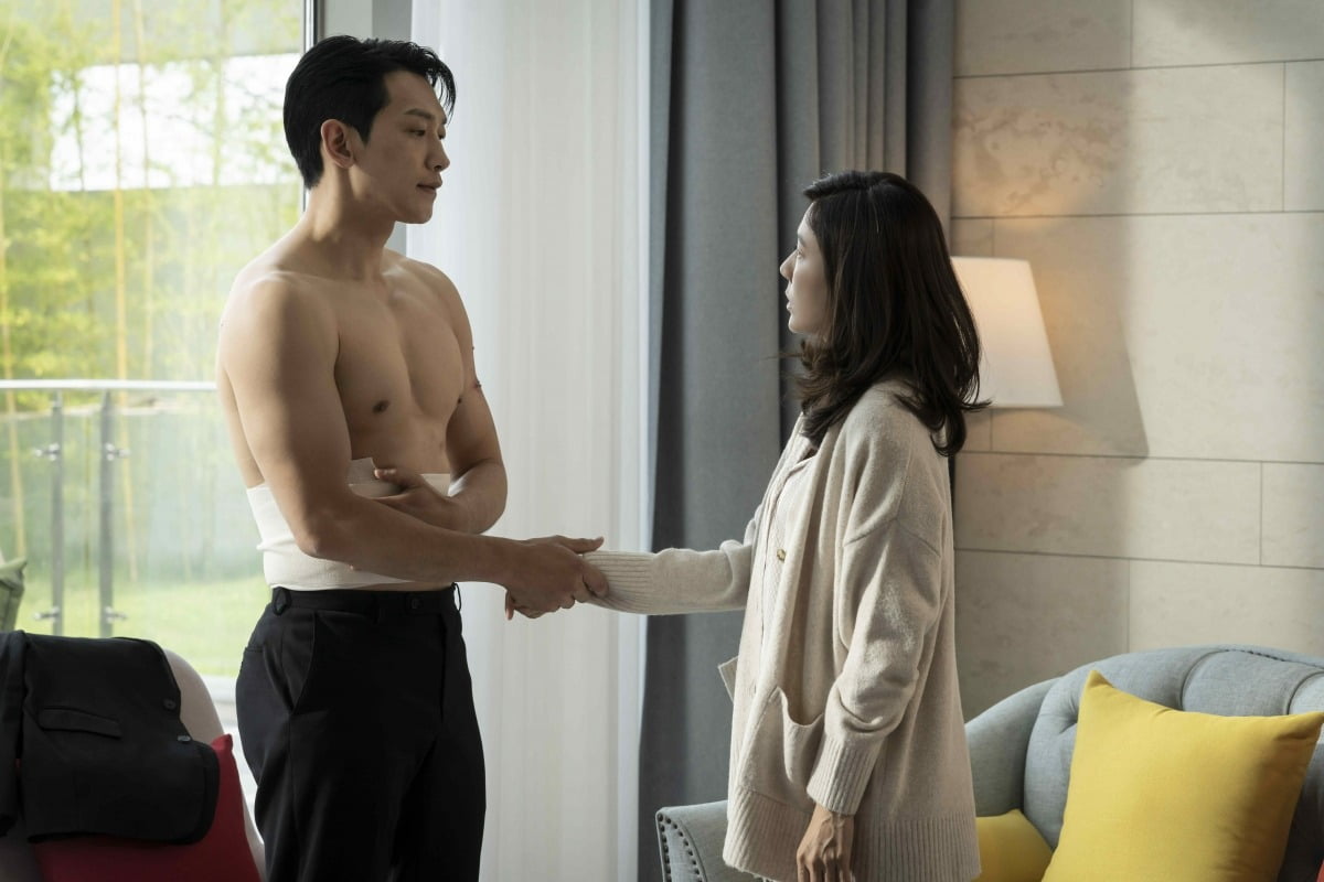 Rain And Kim Ha Neul Feel Subtle Emotions After An Accident In New Drama 