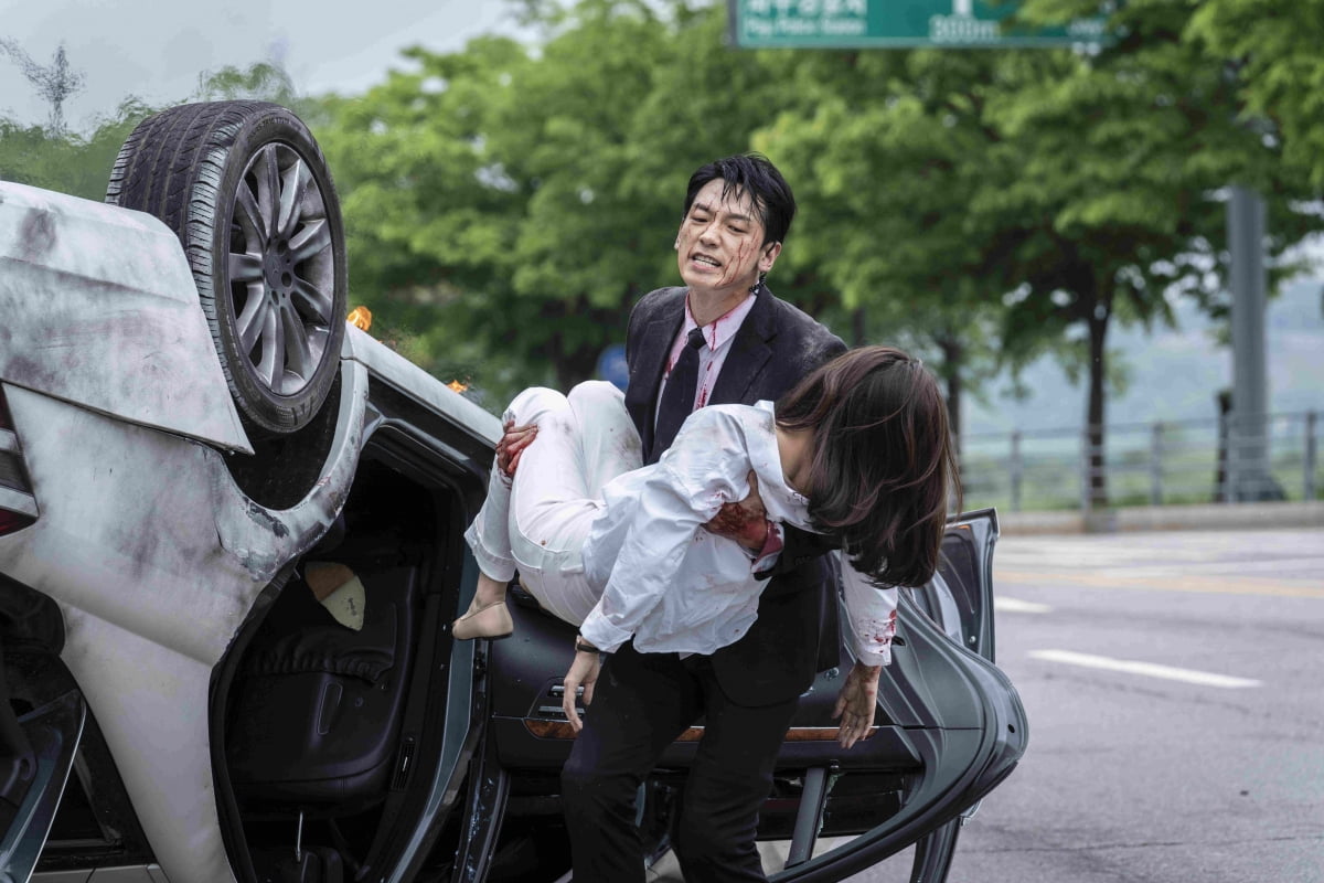 Rain And Kim Ha Neul Feel Subtle Emotions After An Accident In New Drama 