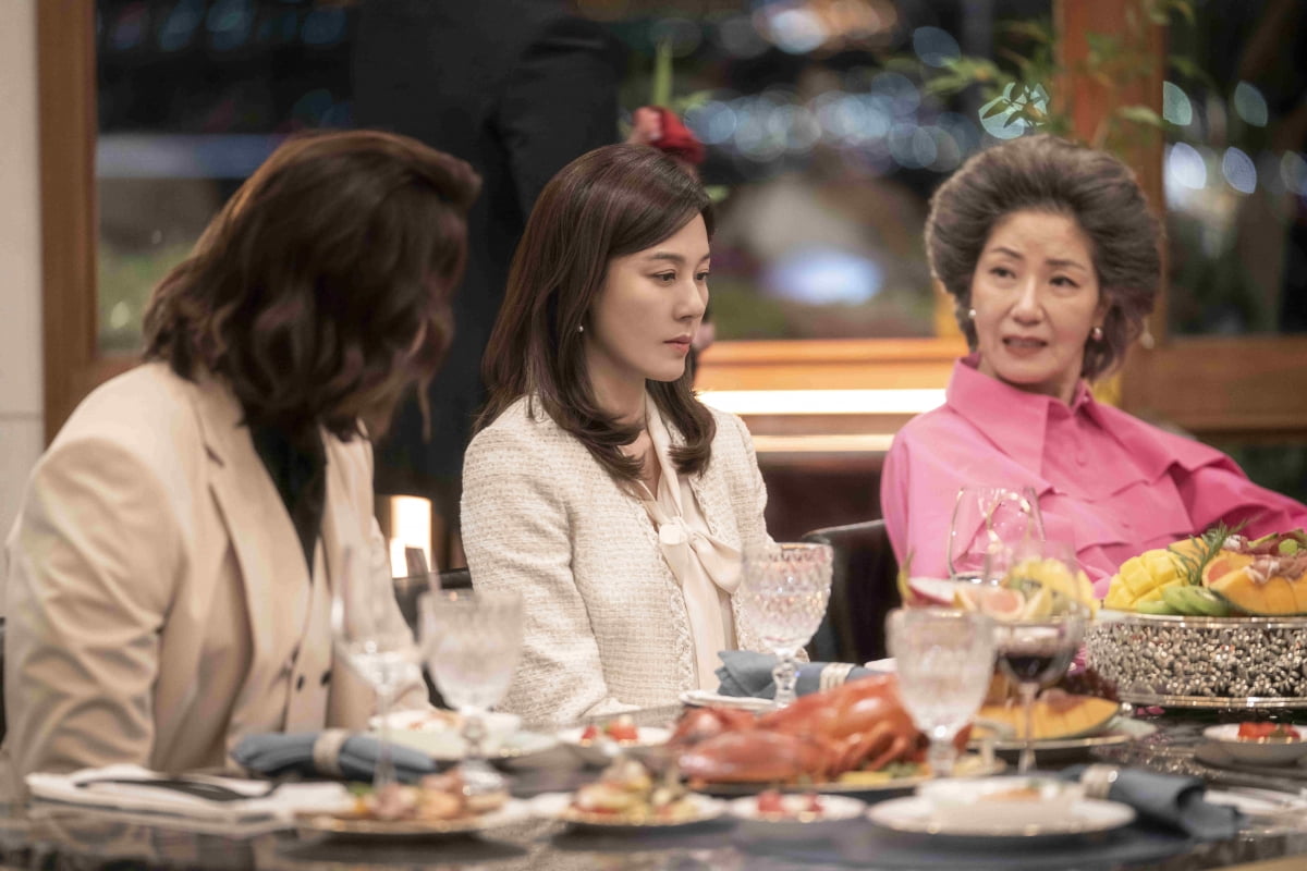 Kim Ha Neul And Seo Yi Sook Have An Icy Confrontation In 