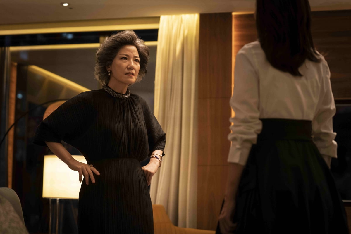 Kim Ha Neul And Seo Yi Sook Have An Icy Confrontation In 