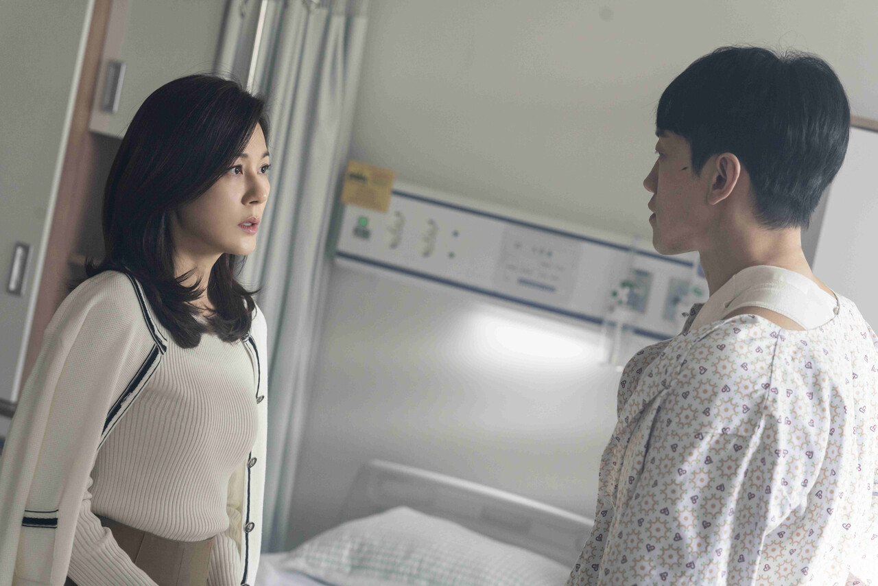 Rain And Kim Ha Neul Are Determined To Hide Their Feelings For One Another In 