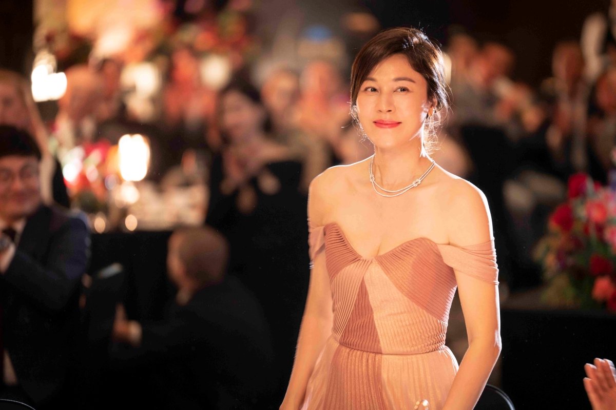 Kim Ha Neul Is A Former Golfer Who Rose To High Society In New Drama 