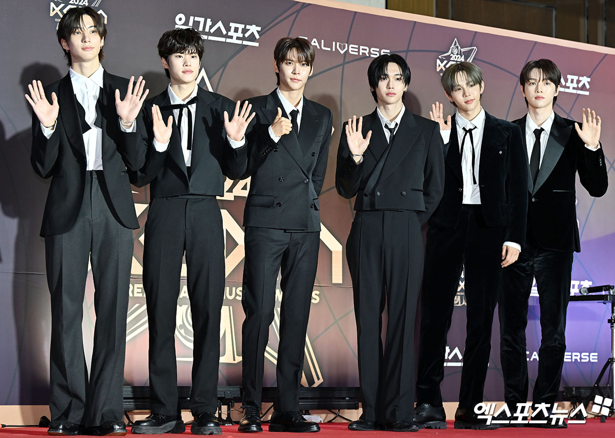 Stars Shine On The Red Carpet For Day 2 Of 1st Korea Grand Music Awards (KGMA)