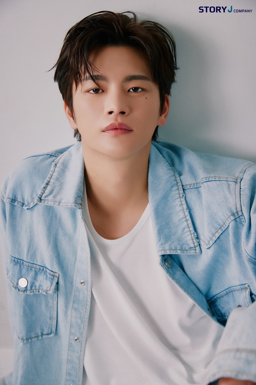 Seo In Guk Unveils Charming New Profile Photos