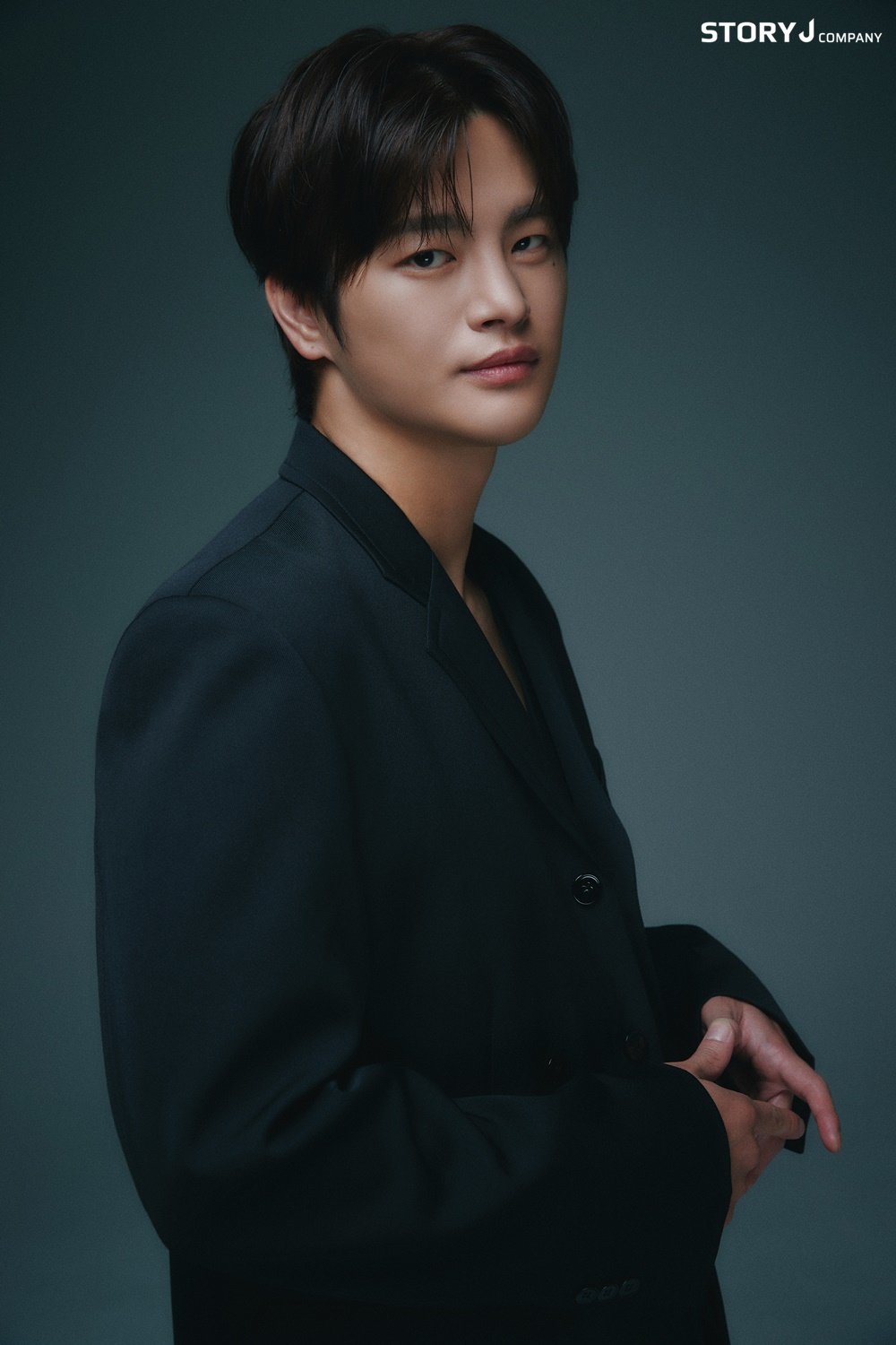 Seo In Guk Unveils Charming New Profile Photos