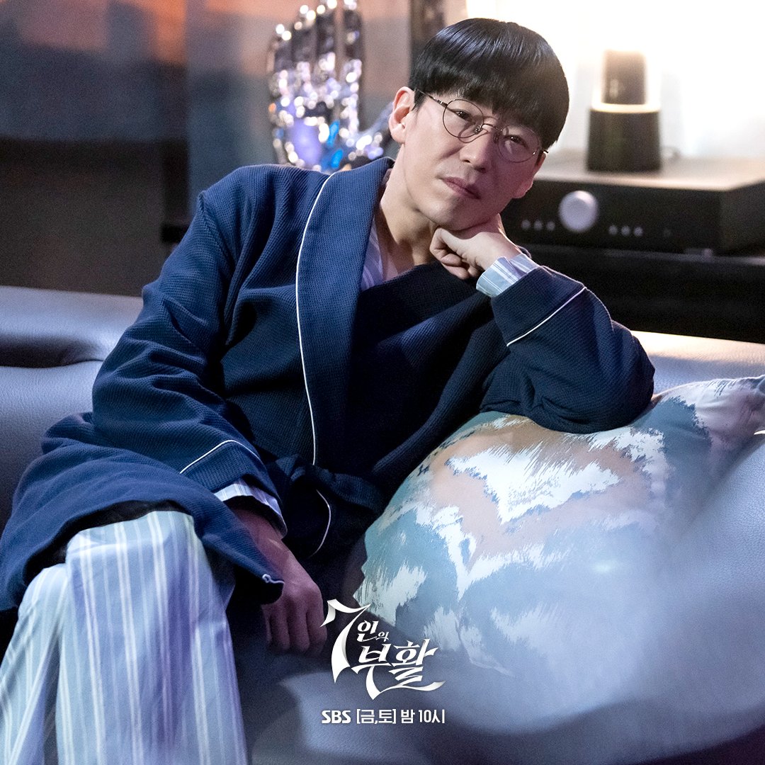 Lee Yoo Bi Sneaks Into Lee Jung Shin's House In 