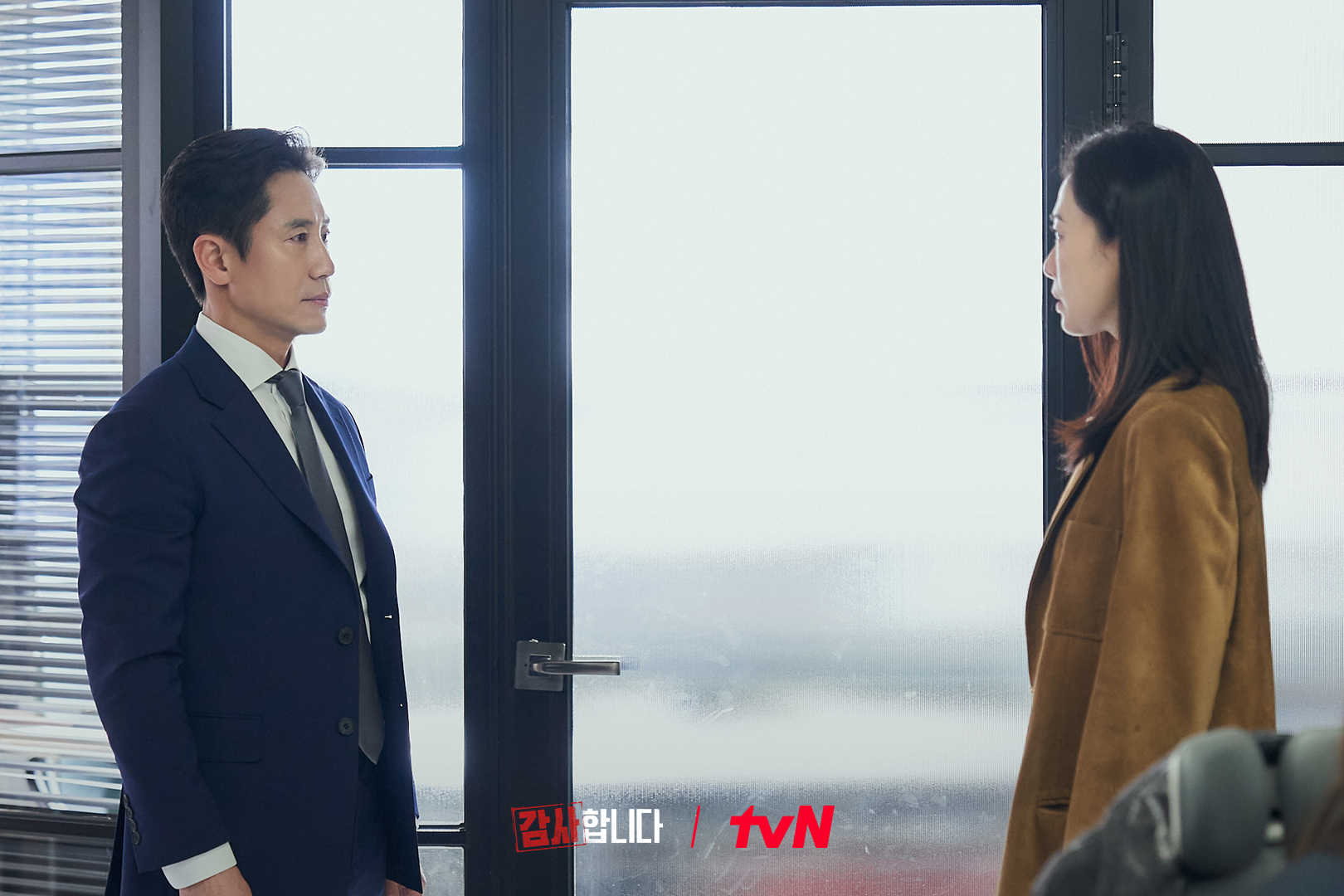 Shin Ha Kyun Shows Weakness Around Hong Soo Hyun In 