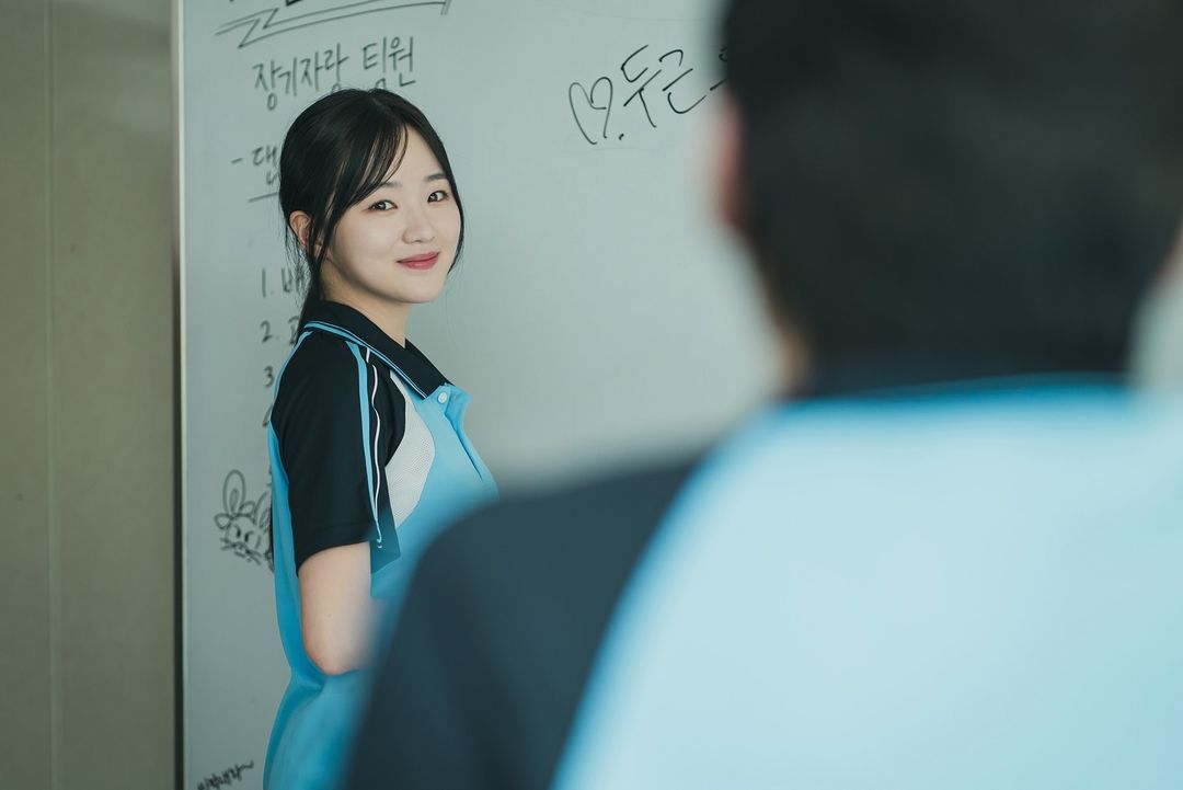 Kang Na Eon Embodies A Student Seeking To Break Free From Being A Loner In New Web Drama “Social Savvy Class 101”